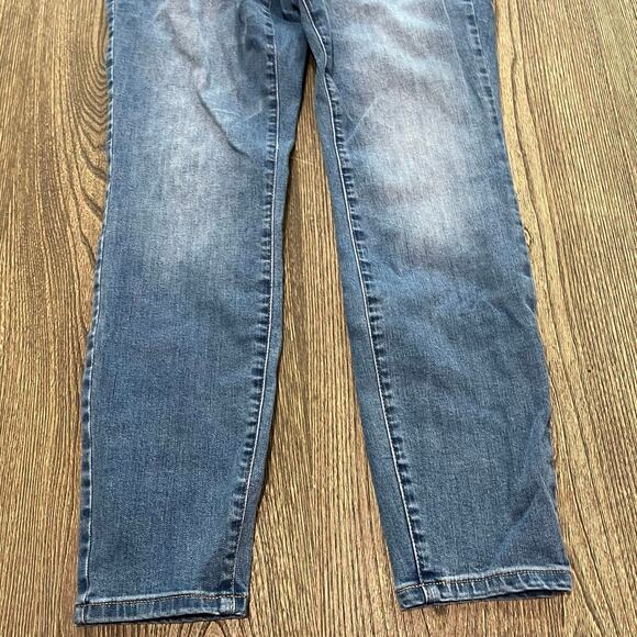 Wonderly Womens Mid-Rise Skinny Jeans Whiskering Denim Medium Wash Blue Size 8R - Picture 2 of 11